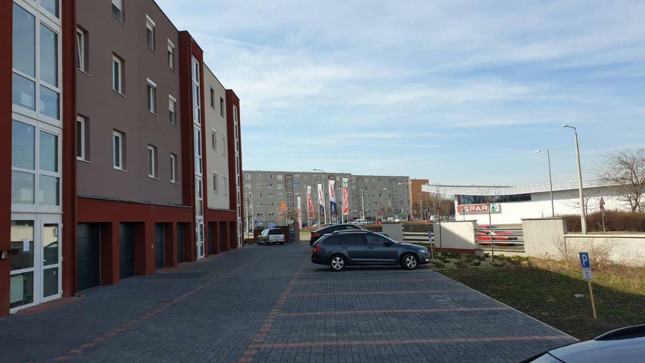 Aqua Apartman Tiszaújváros Eksteriør billede