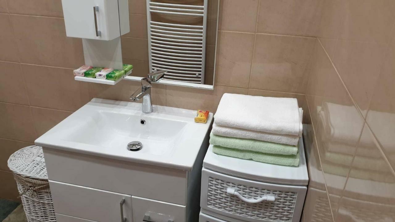 Aqua Apartman Tiszaújváros Eksteriør billede