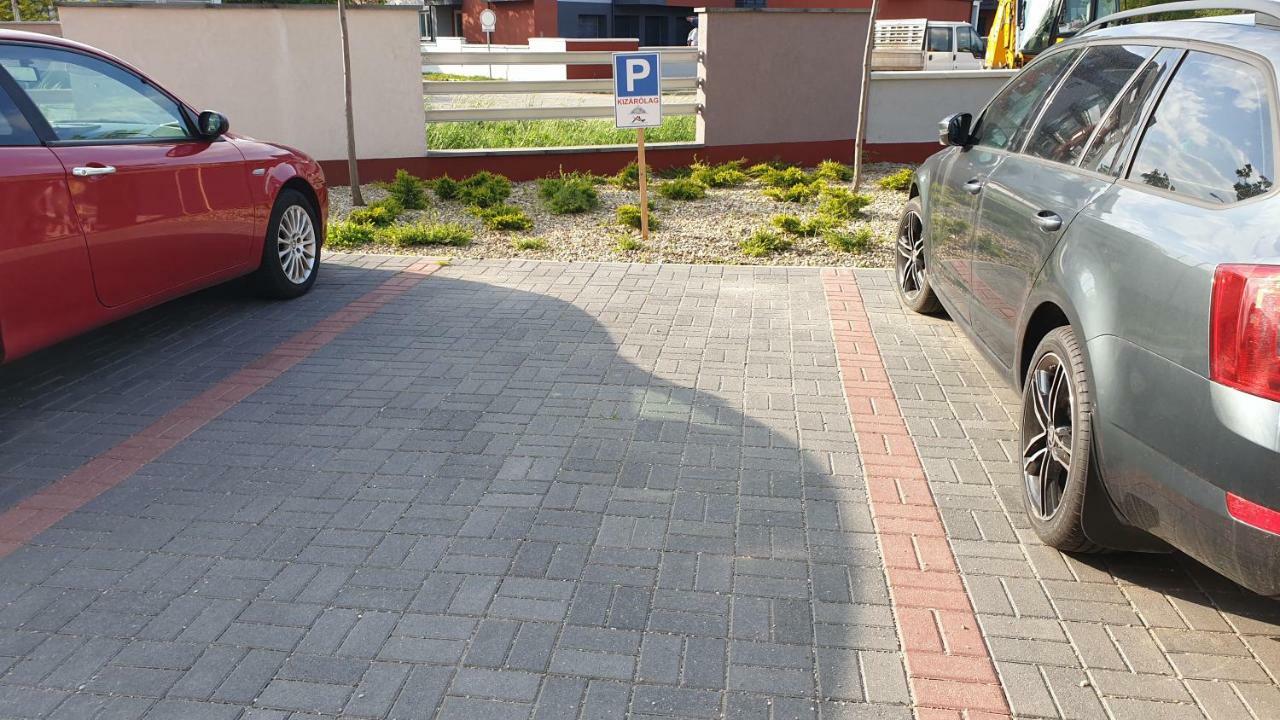Aqua Apartman Tiszaújváros Eksteriør billede